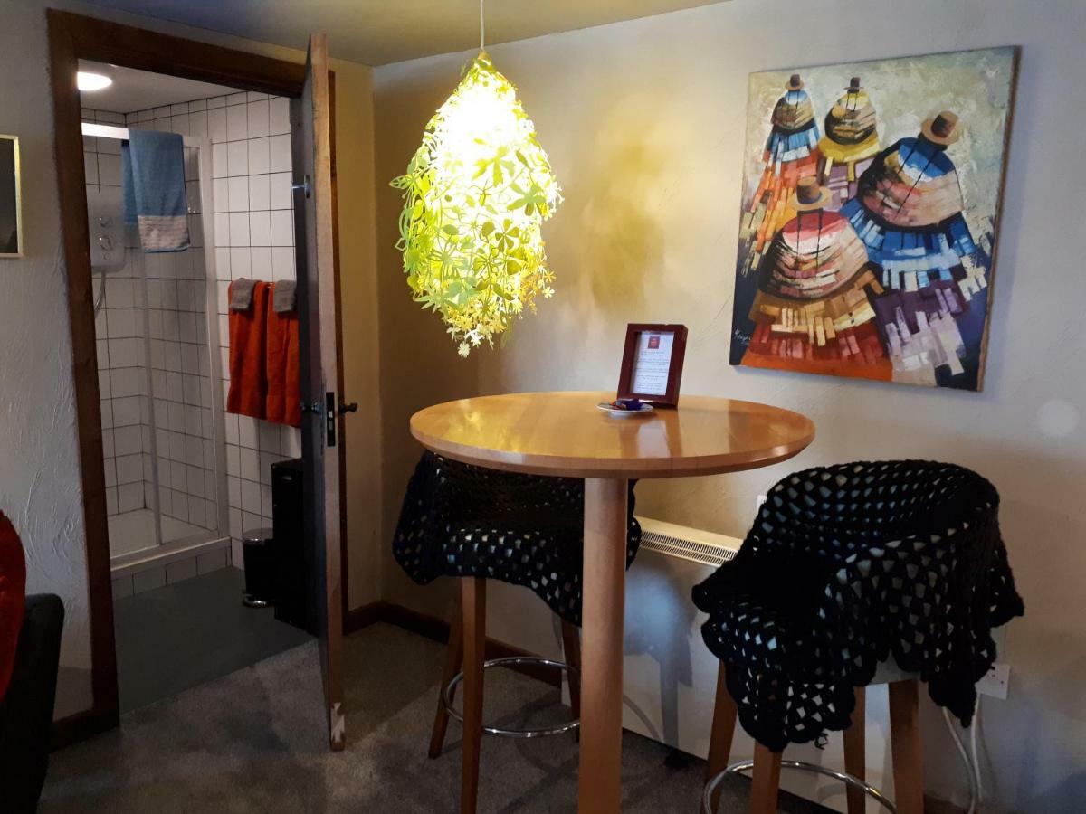 The Village Studio Apartments Моут Екстер'єр фото