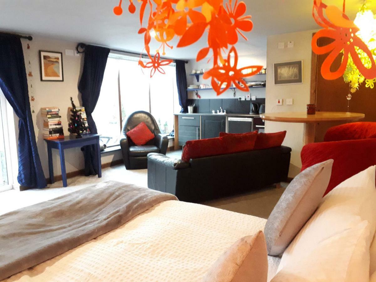 The Village Studio Apartments Моут Екстер'єр фото