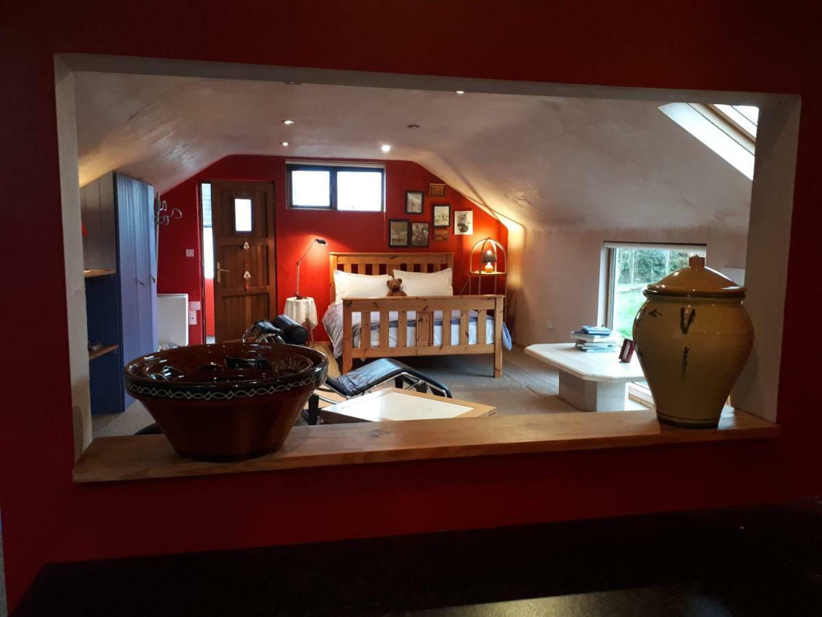The Village Studio Apartments Моут Екстер'єр фото