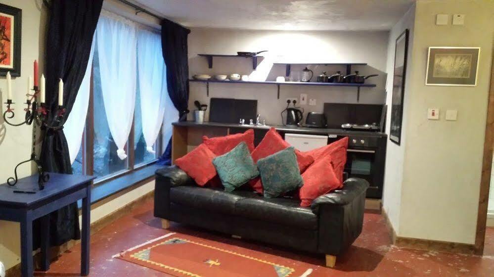 The Village Studio Apartments Моут Екстер'єр фото